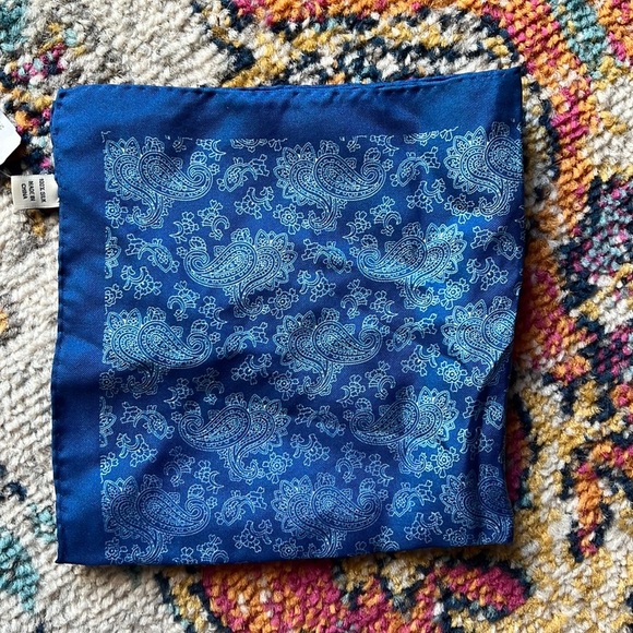 Men’s Wearhouse Silk Paisley Pocket Square - Picture 2 of 2